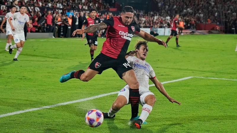 Armando Méndez fue de lo mejor de Newell's en ataque. 