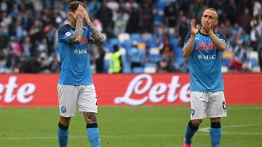 Napoli ganaba, se lo empataron sobre el final y no pudo celebrar el título en su estadio.