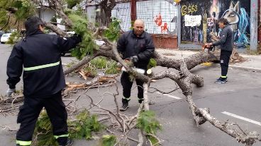 Avenida del Huerto, cortada momentáneamente a la altura de Mitre.