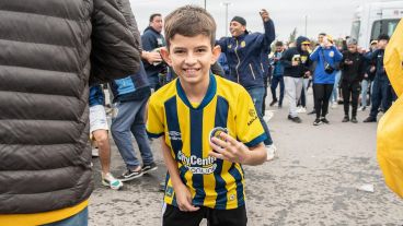 Los hinchas de Central le pusieron color y pasión a la noche cordobesa en el Kempes.