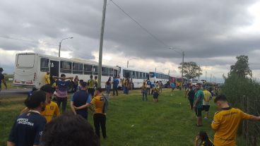 Los hinchas de Central le pusieron color y pasión a la noche cordobesa en el Kempes.