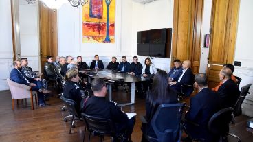 Funcionarios reunidos en la sede de Gobernación en Rosario.