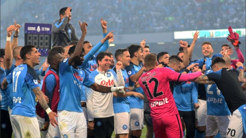 Napoli volvió a ser campeón de Italia después de 33 años.