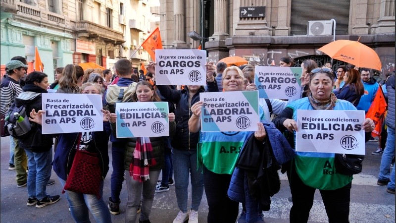 Trabajadores de la salud reclamaron mejoras salariales. 