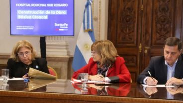 Durante el acto, se licitó la obra de la red cloacal que beneficiará a 38 mil vecinos de la zona