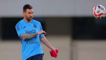 Lionel Messi entrenó en el estadio Olímpico de Beijing.