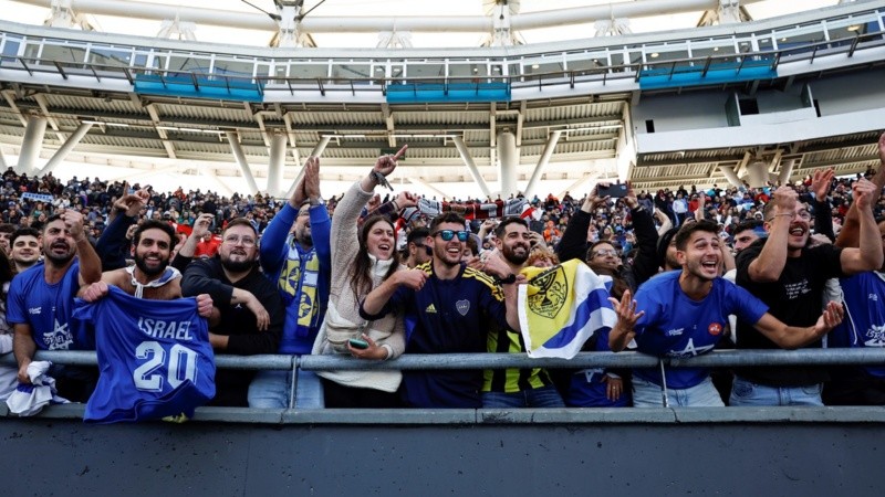 Comitivas, familiares y amigos de los planteles, además de hinchas, llegaron de todos los países.