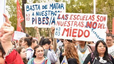 Los profesores, docentes y gremios estatales reclamarán en plaza San Martín.