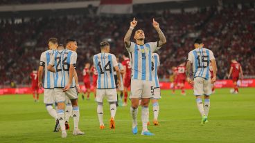 Leandro Paredes festeja su golazo ante Indonesia