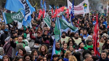 Los manifestantes se concentraban en Plaza San Martín este jueves