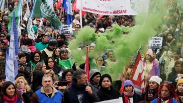 Los manifestantes se concentraban en Plaza San Martín este jueves