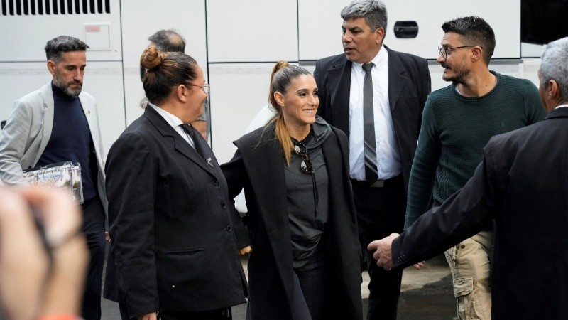 La llegada al estadio Marcelo Bielsa: Soledad Pastorutti.