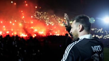 Inolvidable homenaje a Maxi Rodríguez en el Coloso