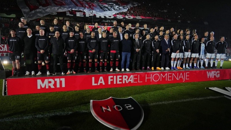 Inolvidable homenaje a Maxi Rodríguez en el Coloso