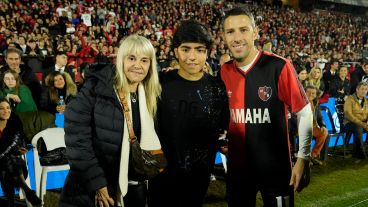 Inolvidable homenaje a Maxi Rodríguez en el Coloso