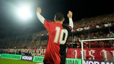 Inolvidable homenaje a Maxi Rodríguez en el Coloso