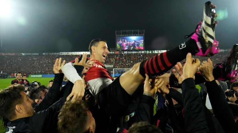 Inolvidable homenaje a Maxi Rodríguez en el Coloso