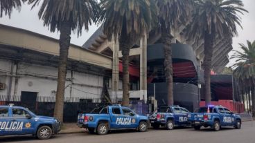 Los móviles policiales este lunes por la tarde.