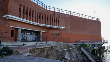 Pese a la contundencia de la caída del muelle, vuelven las actividades por no haber riesgo.