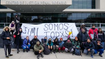 La movida de los familiares y allegados a Jimi en el Centro de Justicia Penal