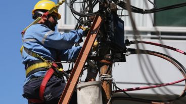 Paulatinamente se restableció el servicio eléctrico en Rosario y la región.