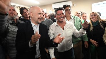 Larreta se sumó a los festejos con el ganador en la capital cuyana.