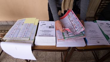 Las mesas de votación se abren a las 8 de la mañana del domingo.