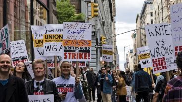 "Cuando los empleadores hacen que Wall Street y su codicia sea prioridad, y se olvidan de lo esencial que es nuestra contribución que hace que la maquinaria funcione, tenemos un problema", dijo una de las actrices referentes.