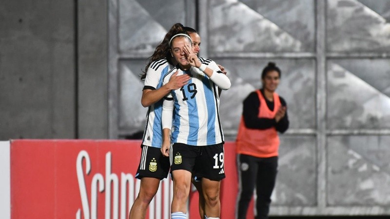  Los goles fueron de Mariana Larroquette, Estefanía Banini y Yamila Rodríguez.