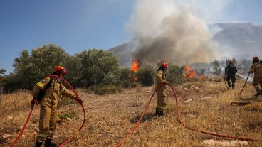 Diferentes regiones del hemisferio norte están combatiendo incendios desatados en el marco de una ola de calor histórica.