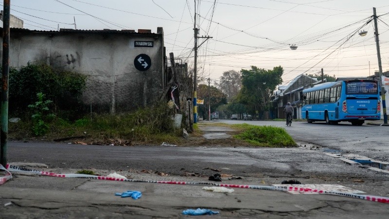 El lugar del crimen perpetrado esta madrugada en barrio Tablada.