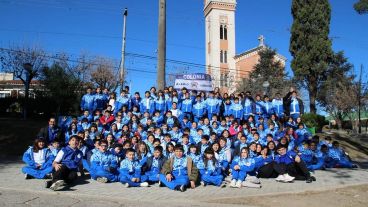 Chicos y chicas viajaron acompañados de profesores y médicos delegados.