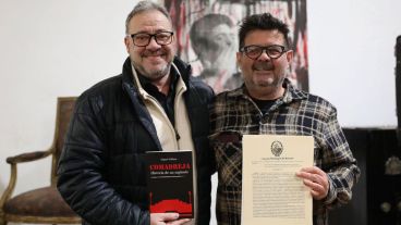 Fullana junto a Cozzoni presetando su libro "Comadreja, historia de un suplente".