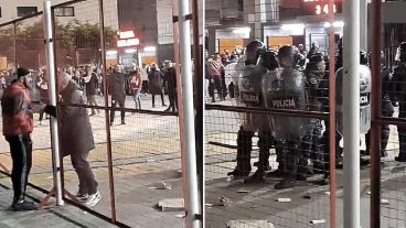 El sábado hubo graves incidentes entre hinchas de Independiente y la Policía bonaerense, tras la derrota del Rojo ante Boca.