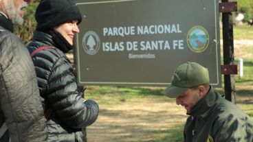 El lugar tiene dos senderos, área de descanso con mesas y baños y la casa del guardaparque.