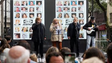 Emotivo acto de homenaje a 10 años de la tragedia de calle Salta 2141.