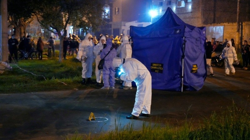 La policía en el lugar del crimen.