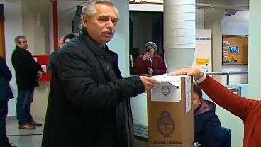 El momento en que el Presidente vota este domingo.