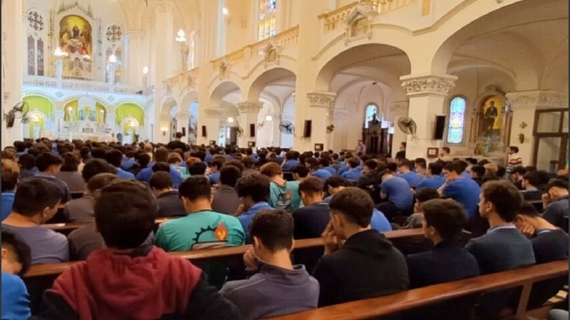 El estudiantado desde sus orígenes fue masculino, y ahora abrieron la posibilidad de ingreso a mujeres.