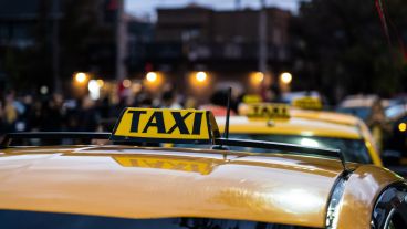 Desde este viernes entraron en vigencia los nuevos valores para taxis y remises en la ciudad.