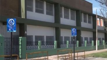 La escuela vandalizada quedó sin modo de calefaccionamiento, y este martes no tendrá clases.