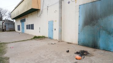 Uno de los supermercados atacados en barrio Triángulo.