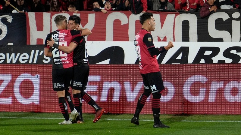 Ferreira festeja su gol que abrió el partido ante Lanús.