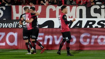 Ferreira festeja su gol que abrió el partido ante Lanús.