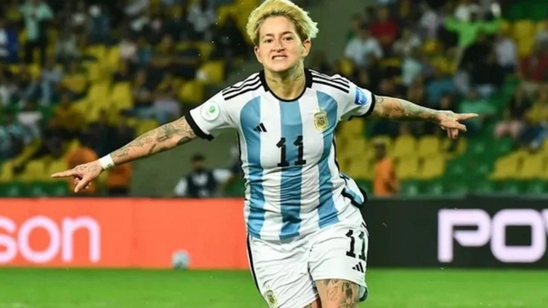 La jugadora de argentina se solidarizó con su colega de España tras el acoso sufrido.