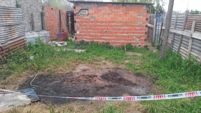 La escena encontrada el sábado pasado por la Policía en una casa de construcción precaria.