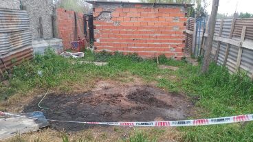 La escena encontrada el sábado pasado por la Policía en una casa de construcción precaria.