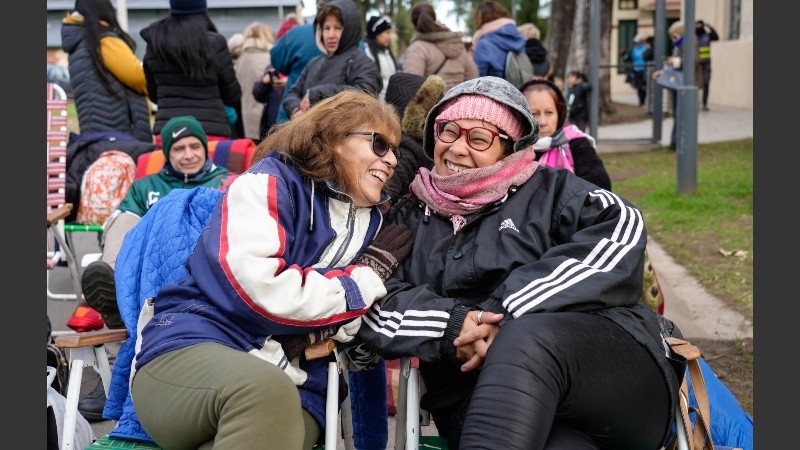 Los fieles esperan desde temprano la apertura de las puertas del predio.