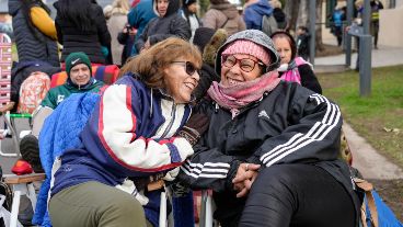 Los fieles esperan desde temprano la apertura de las puertas del predio.