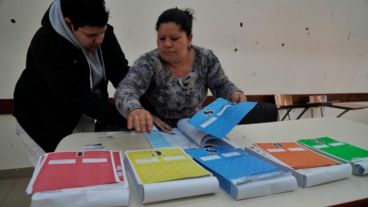 Desde las 8 de este domingo, estaban habilitadas las mesas para votar en Rosario.